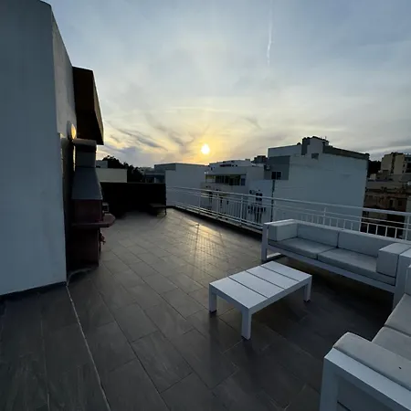 Luxury Penthouse With Stunning Views, Spacious Balcony & Prime Location