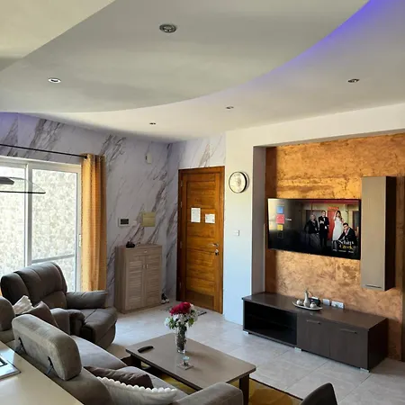 Apartman Luxury Penthouse With Stunning Views, Spacious Balcony & Prime Location