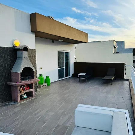 Appartamento Luxury Penthouse With Stunning Views, Spacious Balcony & Prime Location