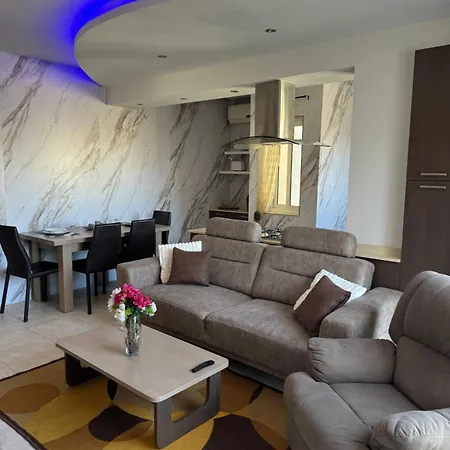 Luxury Penthouse With Stunning Views, Spacious Balcony & Prime Location