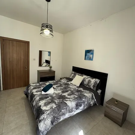 Appartamento Luxury Penthouse With Stunning Views, Spacious Balcony & Prime Location
