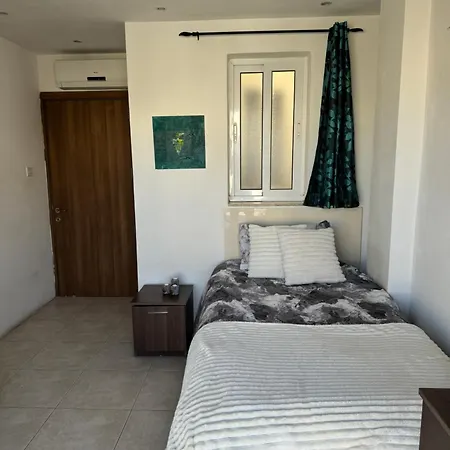 Luxury Penthouse With Stunning Views, Spacious Balcony & Prime Location Appartamento *