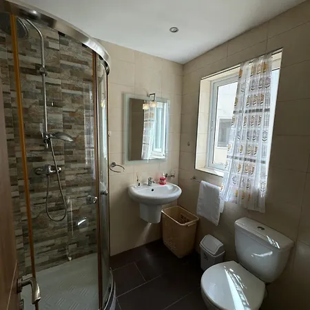Luxury Penthouse With Stunning Views, Spacious Balcony & Prime Location Appartamento *